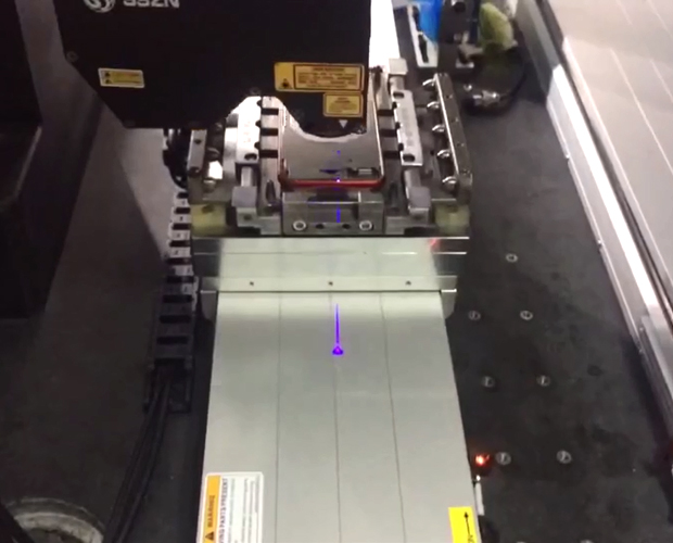 膠水:3D軌跡引導(dǎo)和膠路復(fù)檢