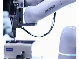 協(xié)作機器人鎖螺絲