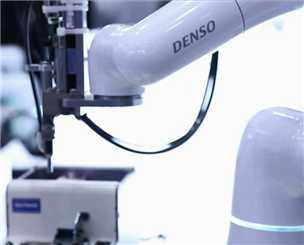 協(xié)作機(jī)器人鎖螺絲